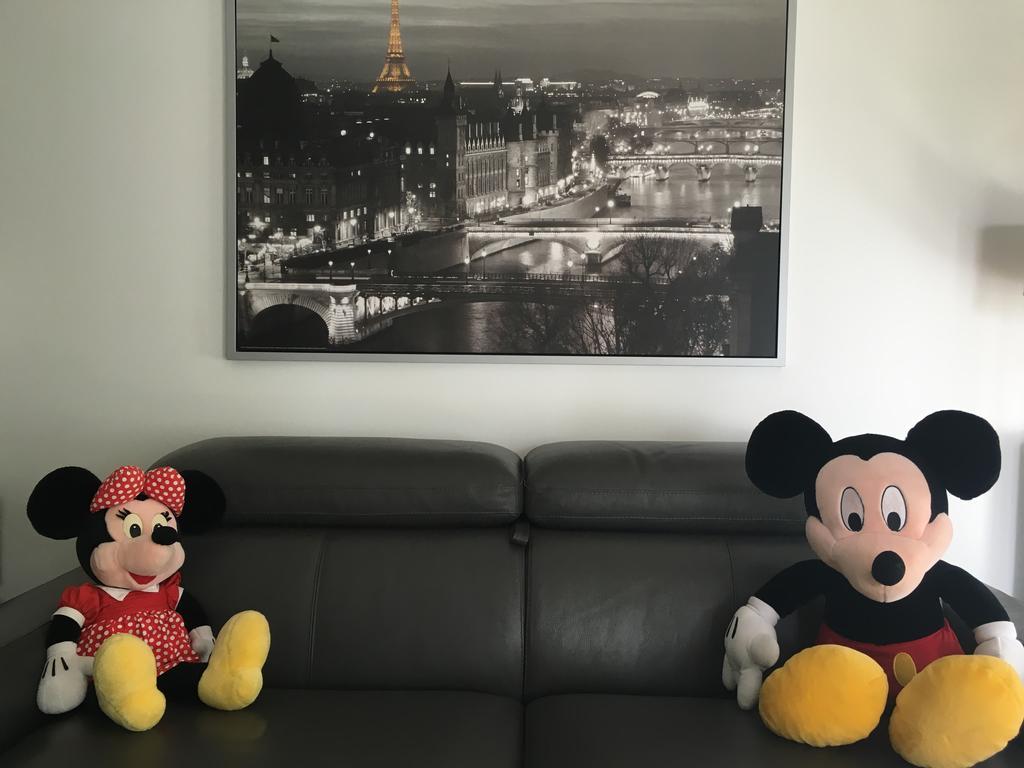 F&B'S Home Disney Serris Exteriör bild